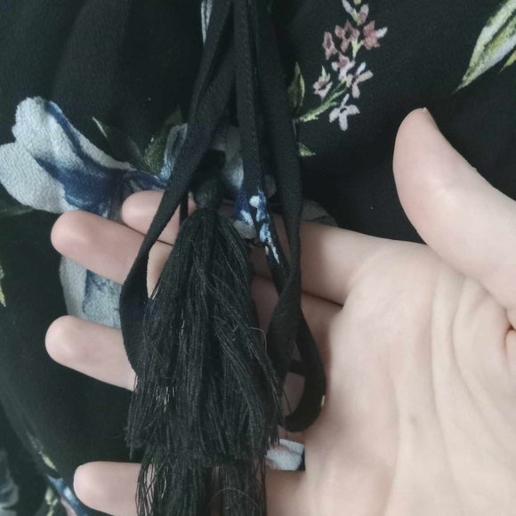 EUC Kendall & Kylie Floral Dress - Picture 2 of 3